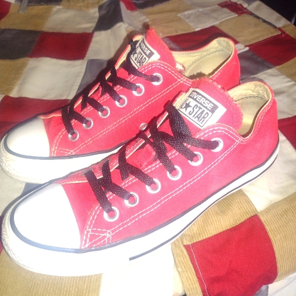 Converse Chuck Taylor All Star Low Top Red Shoes Women size 7 - Picture 3 of 10
